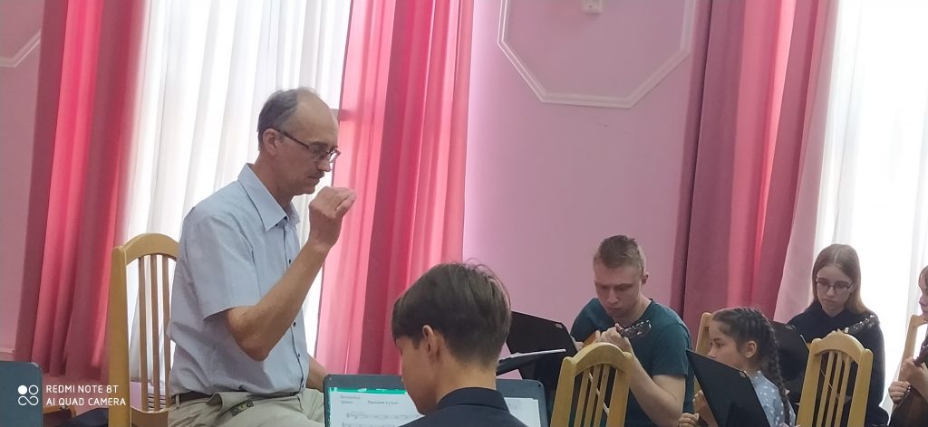 Продолжаются мастер-классы для вновь созданного  оркестра русских народных инструментов  в рамках проекта «Год народного искусства на Вятке»